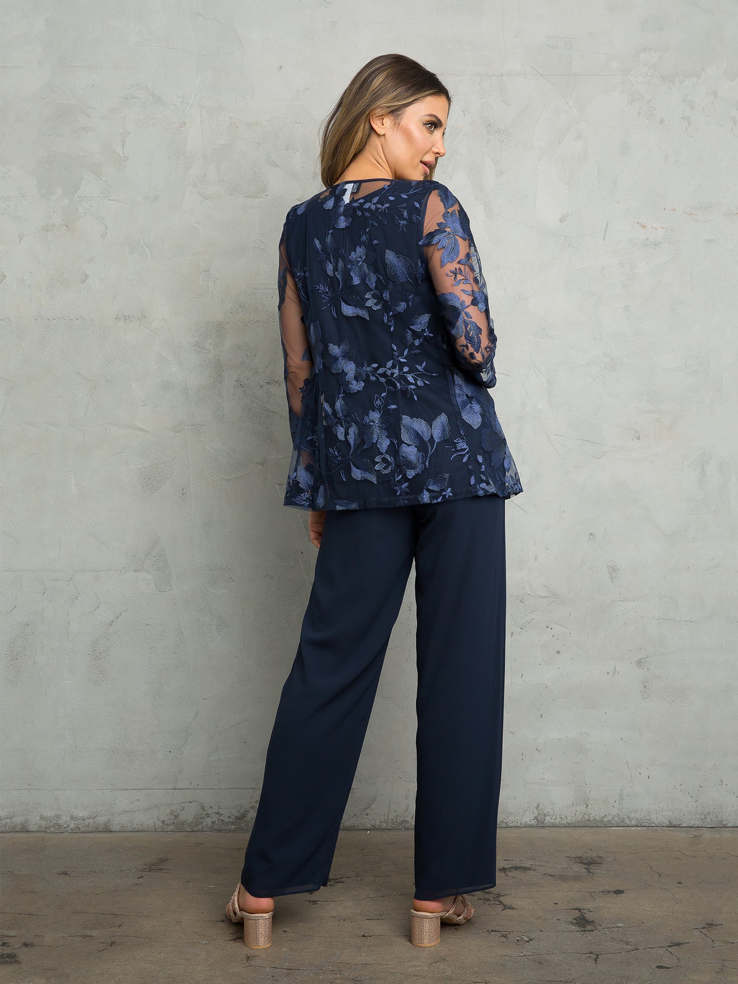 Ladies Dresses/Pantsuit.